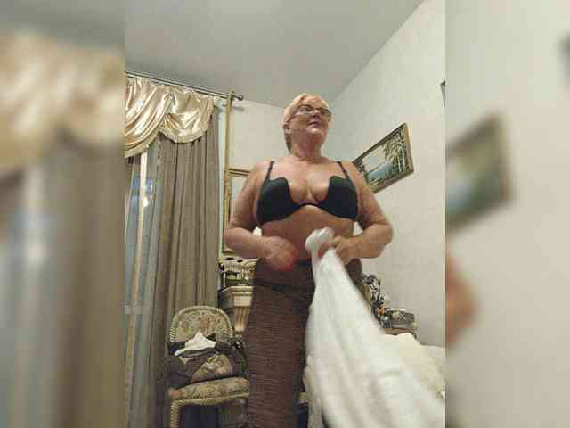 KarinkaSweet webcam