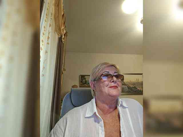 KarinkaSweet webcam