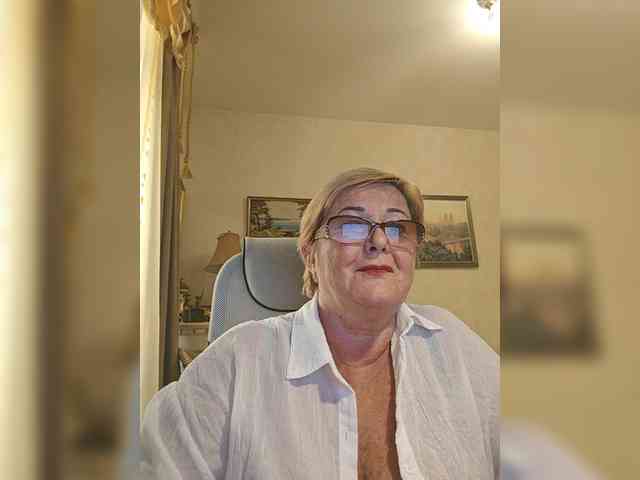KarinkaSweet webcam