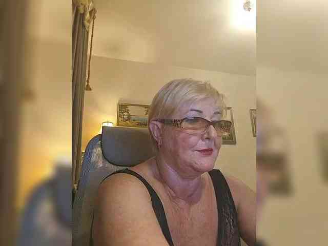 KarinkaSweet webcam