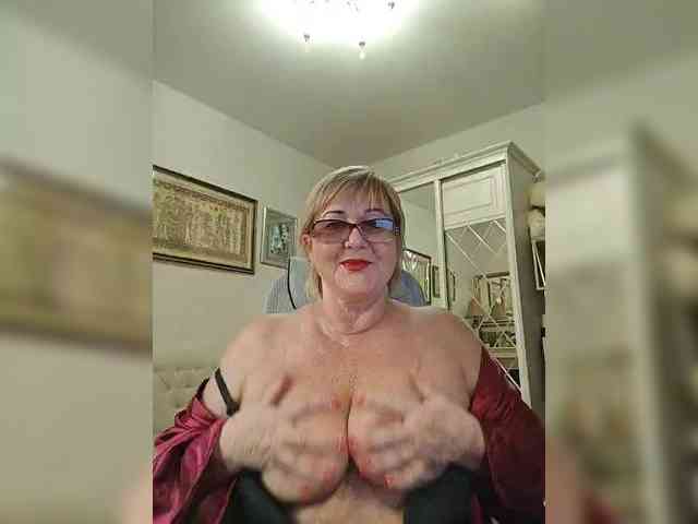 KarinkaSweet webcam