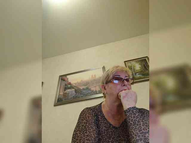 KarinkaSweet webcam