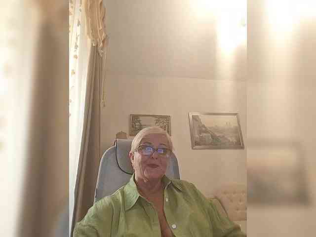 KarinkaSweet webcam
