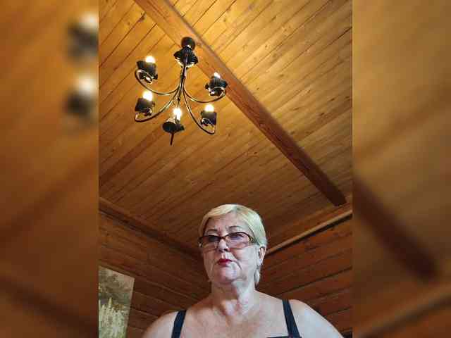 KarinkaSweet webcam