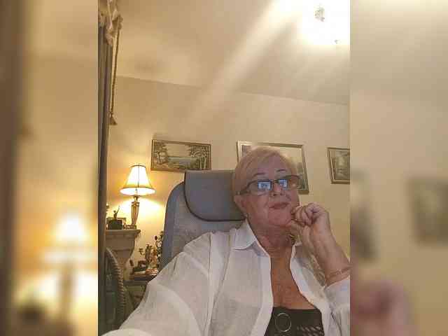 KarinkaSweet webcam