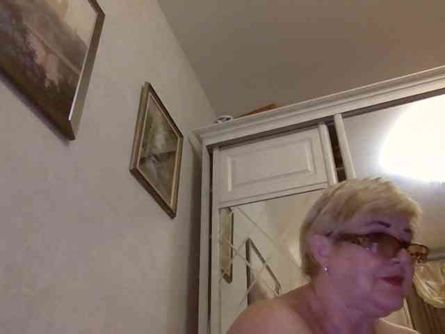 KarinkaSweet webcam