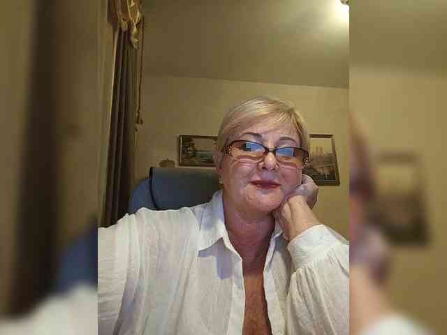 KarinkaSweet webcam