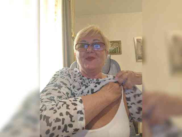 KarinkaSweet webcam