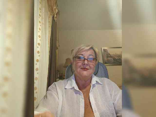KarinkaSweet webcam