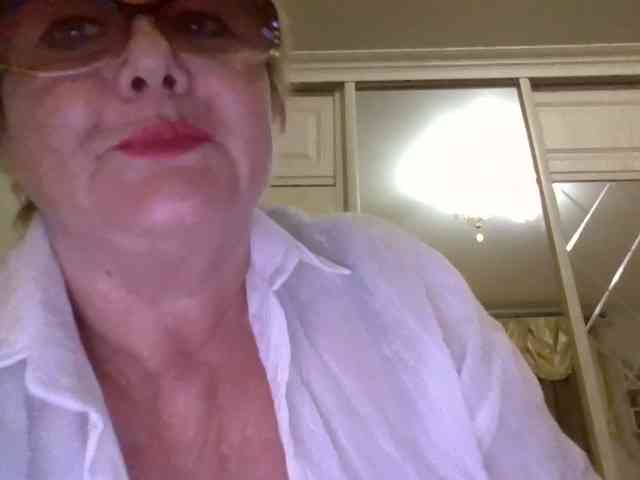 KarinkaSweet webcam