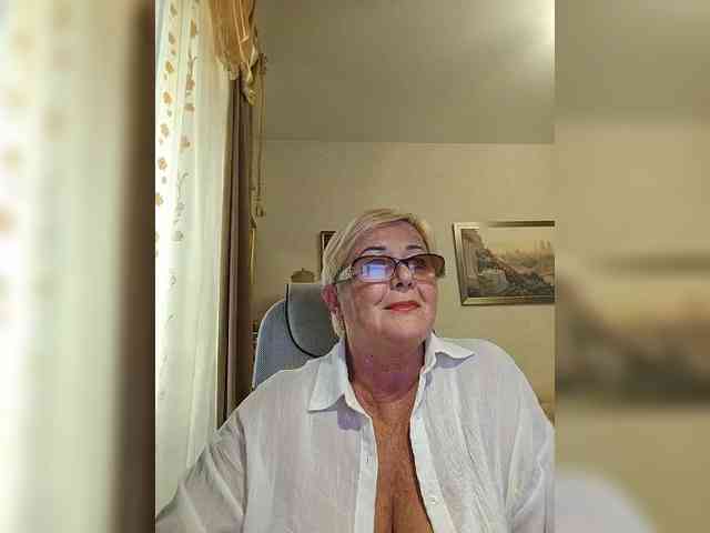 KarinkaSweet webcam