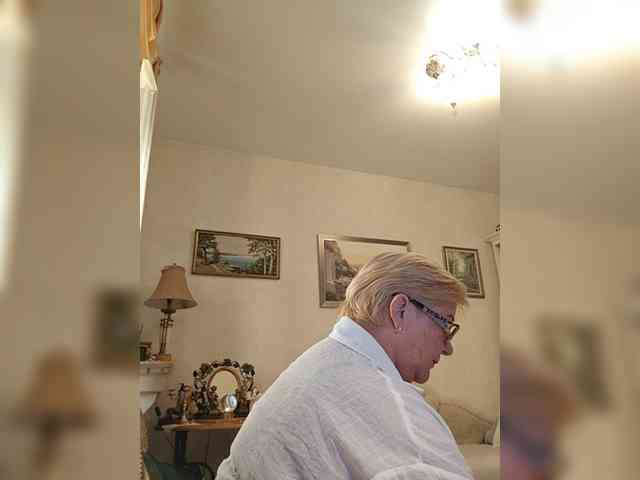 KarinkaSweet webcam