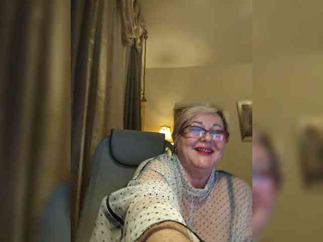 KarinkaSweet webcam