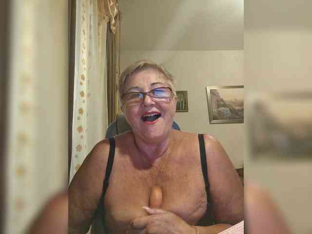 KarinkaSweet webcam