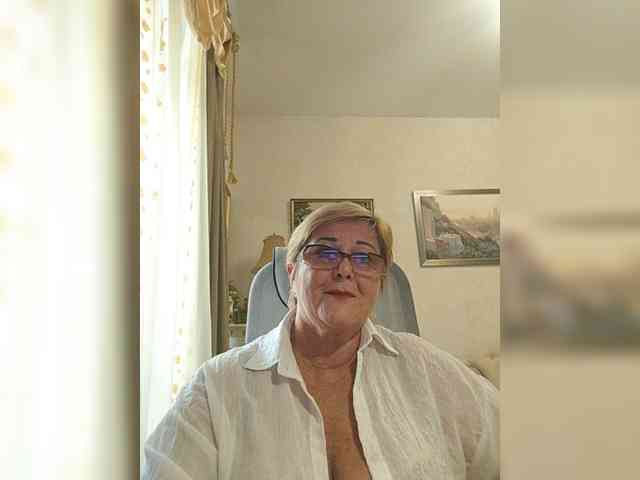 KarinkaSweet webcam