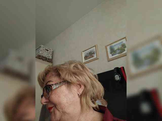 KarinkaSweet webcam