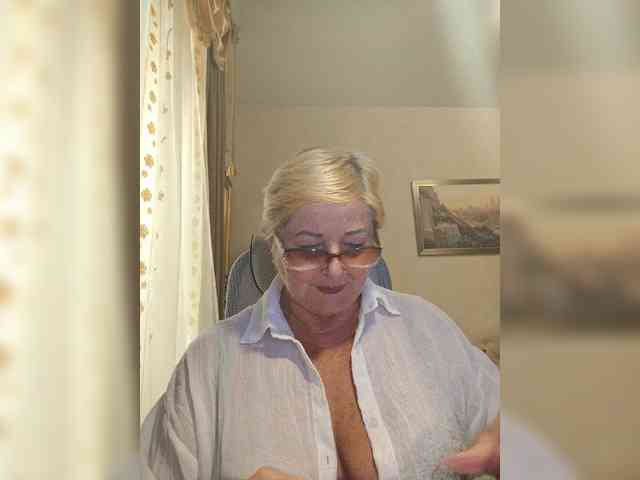 KarinkaSweet webcam