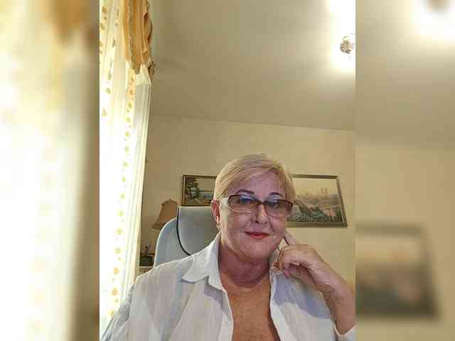 KarinkaSweet webcam