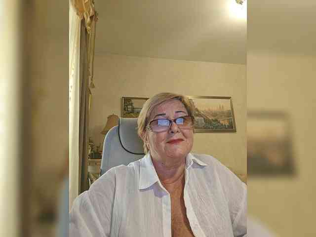 KarinkaSweet webcam