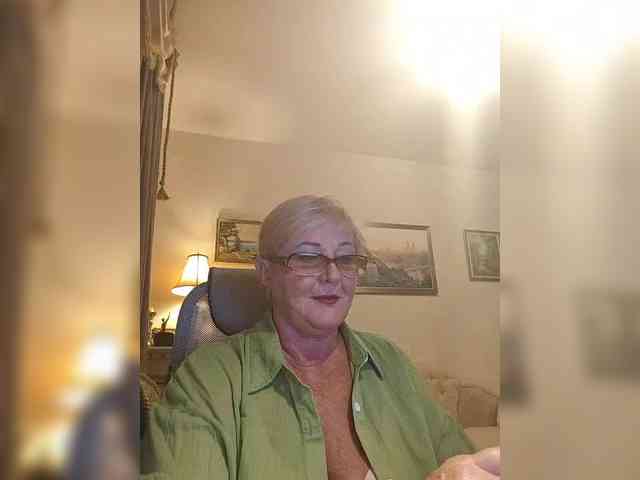 KarinkaSweet webcam
