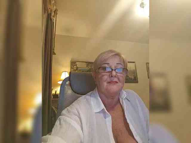 KarinkaSweet webcam