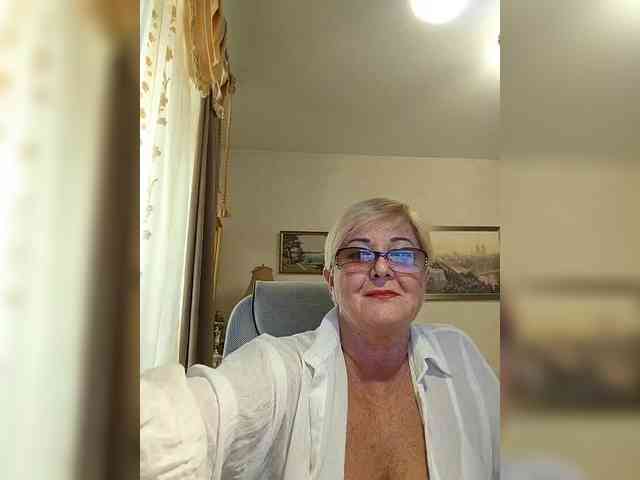 KarinkaSweet webcam