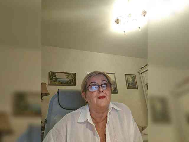 KarinkaSweet webcam