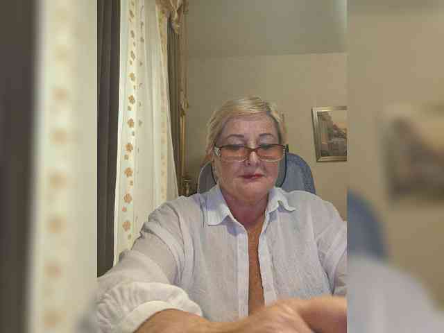 KarinkaSweet webcam