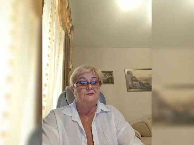 KarinkaSweet webcam
