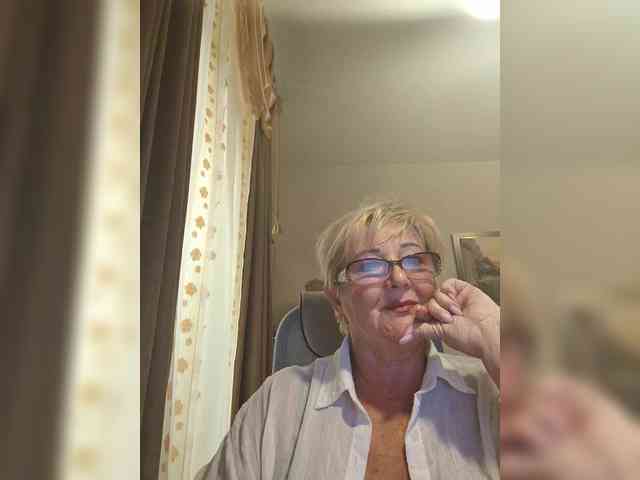KarinkaSweet webcam