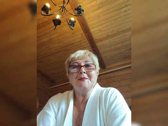 KarinkaSweet webcam