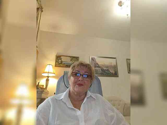 KarinkaSweet webcam