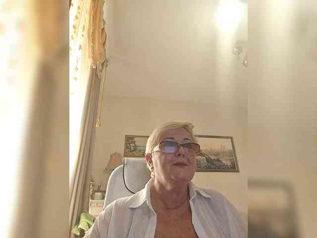 KarinkaSweet webcam