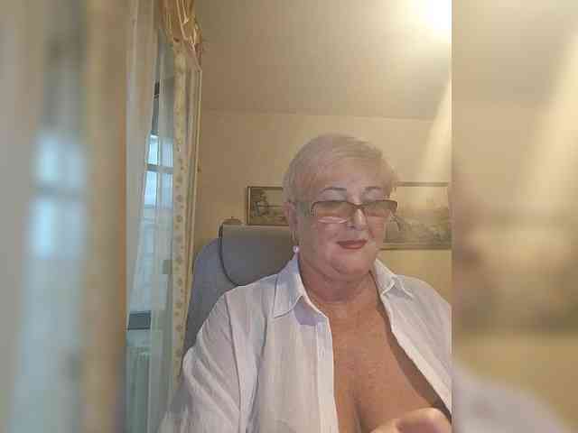 KarinkaSweet webcam