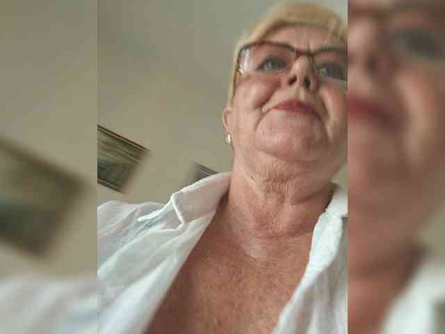 KarinkaSweet webcam