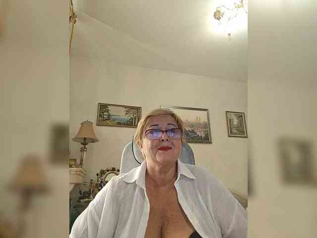 KarinkaSweet webcam
