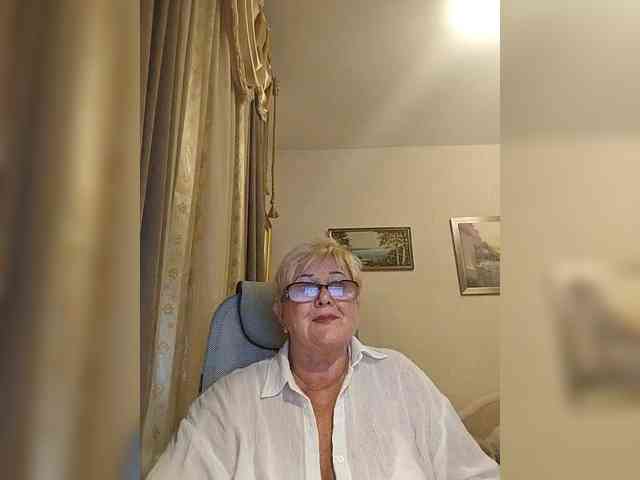 KarinkaSweet webcam