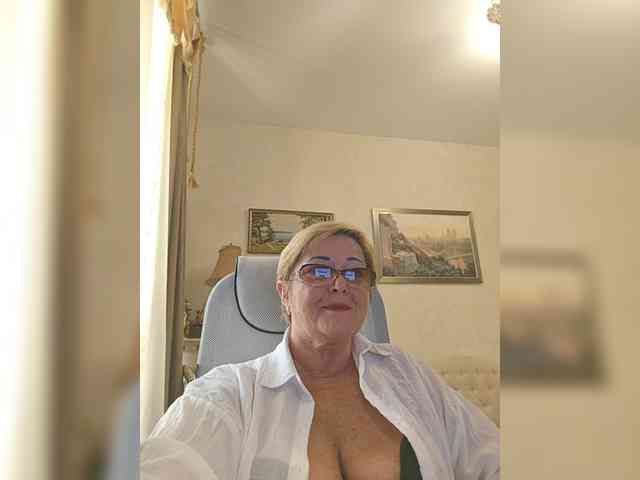KarinkaSweet webcam