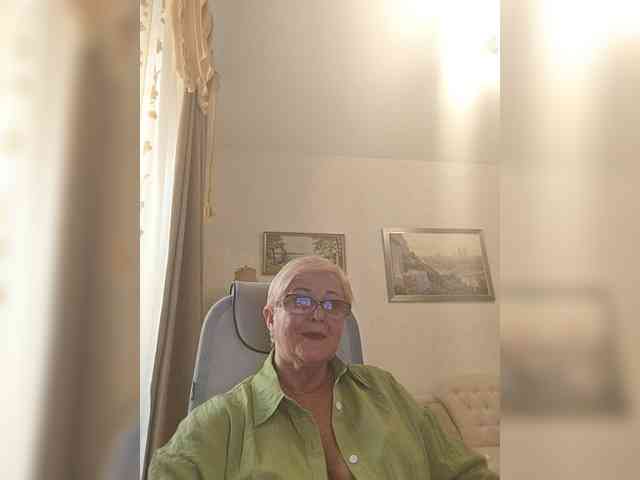 KarinkaSweet webcam