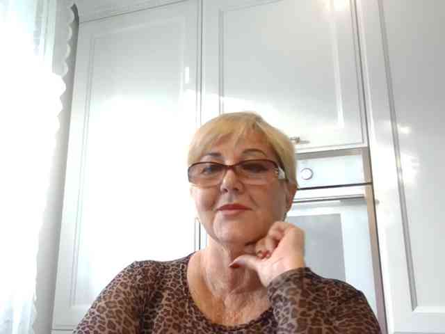 KarinkaSweet live female cam on bongacams
