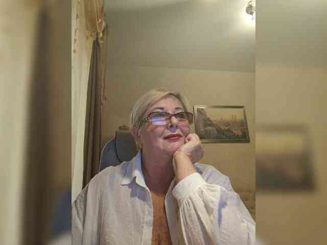 KarinkaSweet webcam
