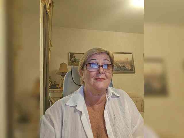 KarinkaSweet webcam