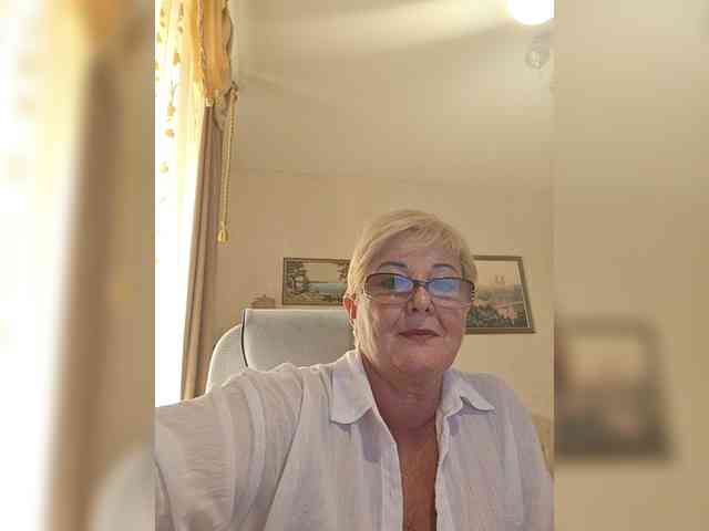 KarinkaSweet webcam