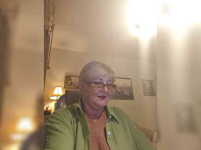KarinkaSweet webcam