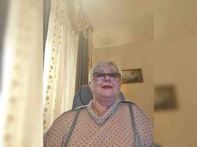 Karinkasweet's cam show statistics and live stream