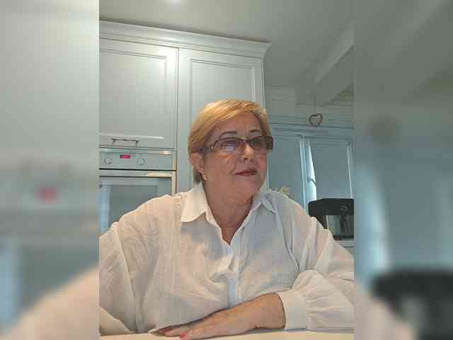 KarinkaSweet webcam