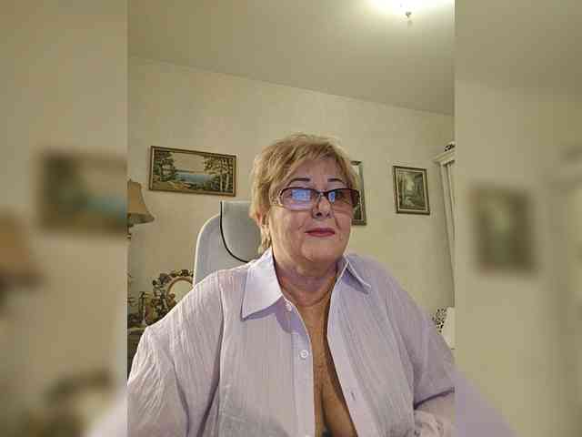 KarinkaSweet webcam