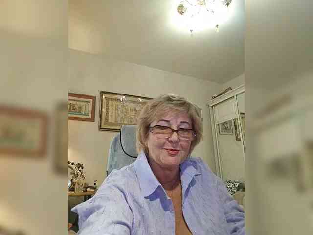 KarinkaSweet webcam