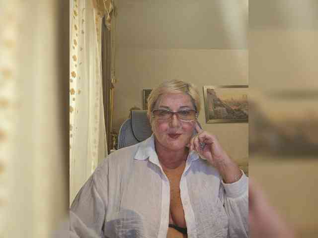 KarinkaSweet webcam