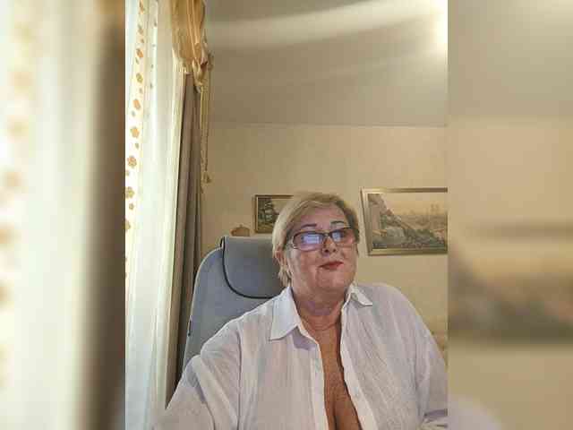 KarinkaSweet webcam